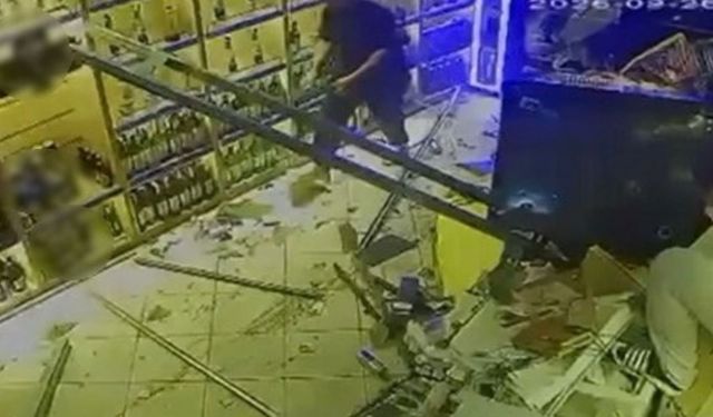 Veresiye tartışması iddiası: Kamyonuyla tekel bayisine böyle daldı