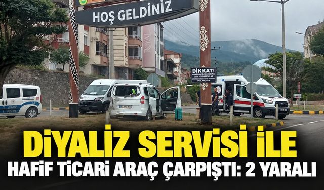 Diyaliz servisi ile hafif ticari araç çarpıştı: 2 yaralı