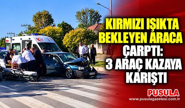 Kırmızı ışıkta bekleyen araca çarptı: 3 araç kazaya karıştı