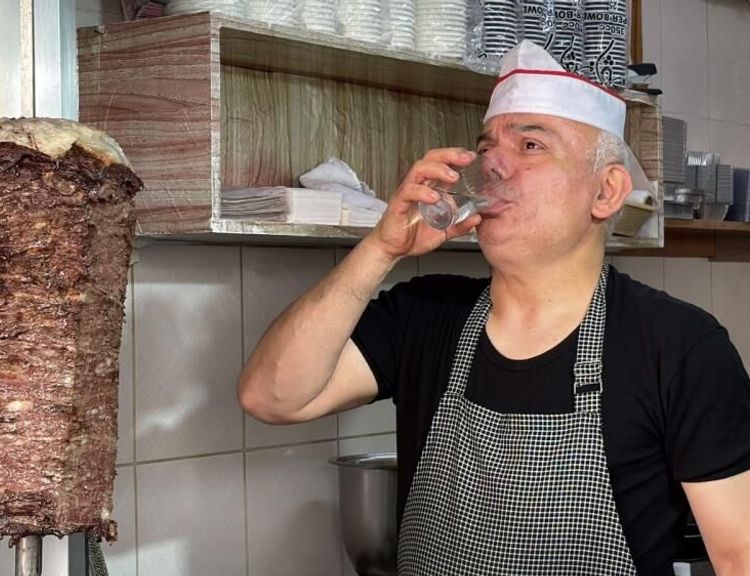 Sıcak havalarda yapılan beslenme hatası baş dönmesine ve göz kararmasına yol açıyor