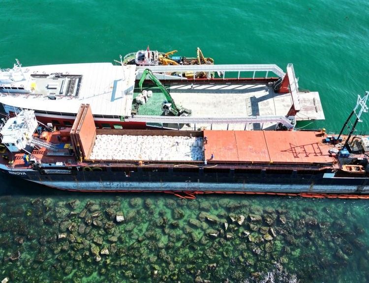 Karaya oturan gemiyi kurtarma çalışmalarına başlandı