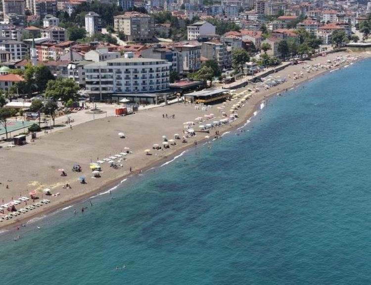 Termometreler 37 dereceyi gösterdi, sahiller doldu taştı