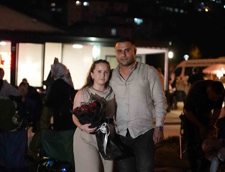 Film izlemeye geldi evlilik teklifi aldı