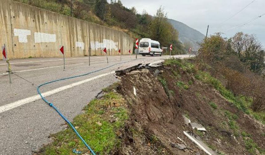 Bartın-Cide kara yolunda heyelan