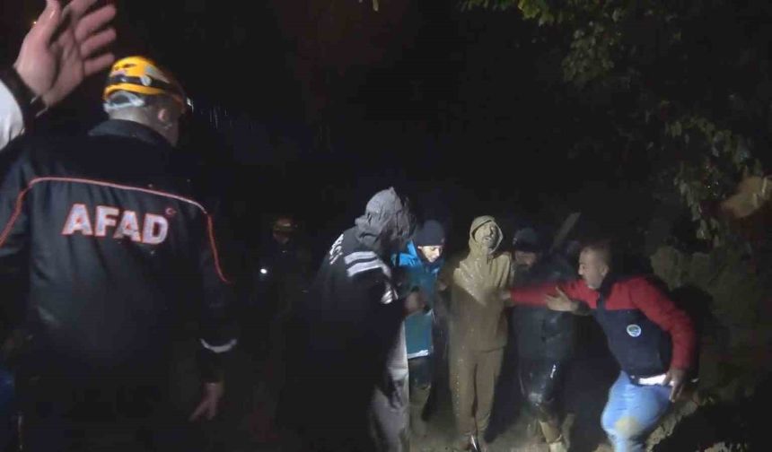Zonguldak’ta büyük heyelan: İş makineleri göçük altında kaldı, yaralılar var