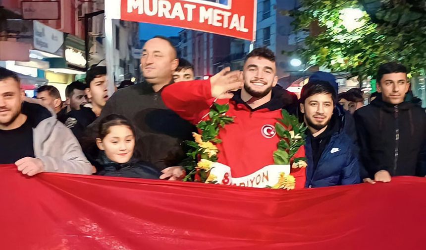 Türkiye Şampiyonu Alperen Atar'a görkemli karşılama