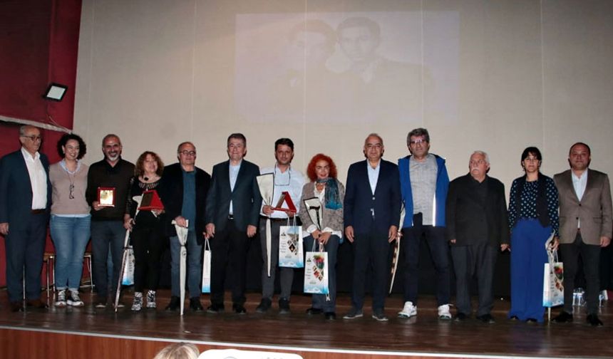 Şiir ve öykü ödülleri sahiplerine verildi