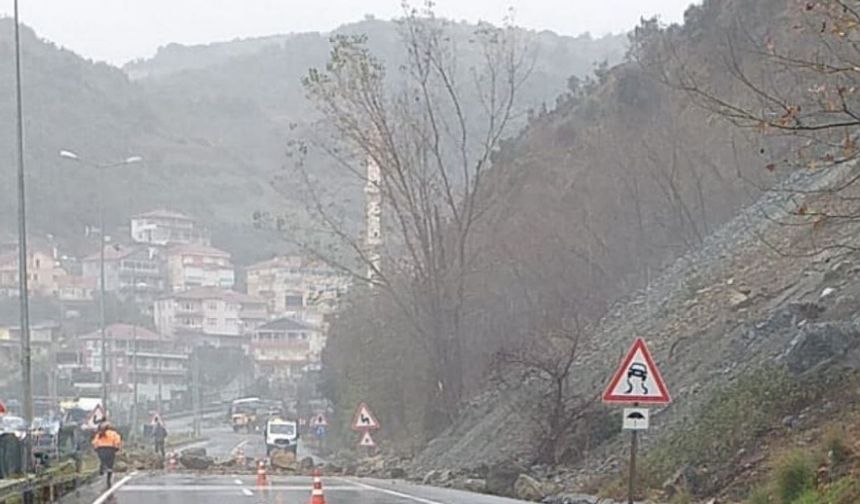 Toprak kaldırıldı: Trafik çift yönlü sağlanıyor