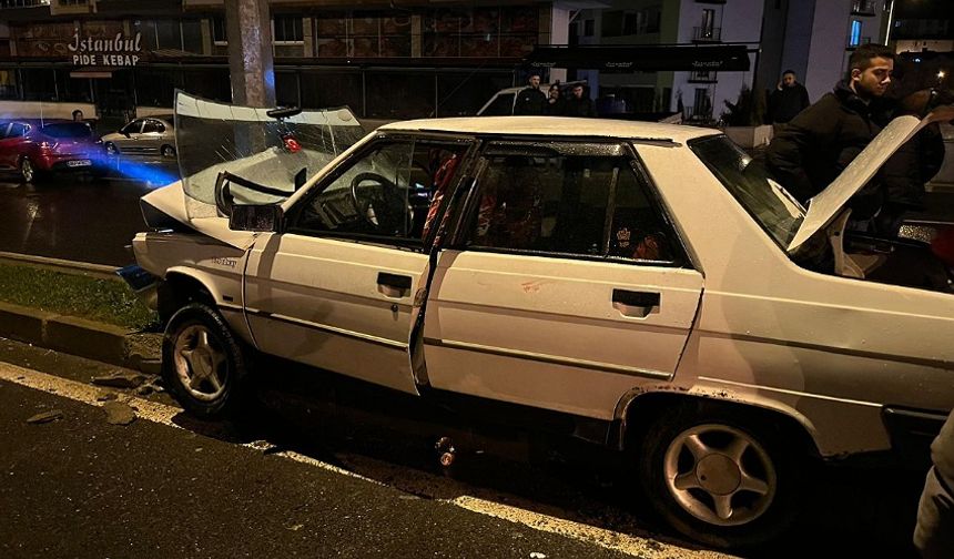 Alkollü sürücü elektrik direğine çarparak durabildi: 1 yaralı