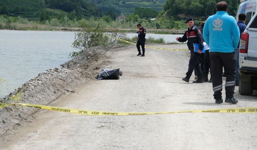 Nehre düşen hafriyat kamyonunun şoförü Nurettin Şenocak hayatını kaybetti