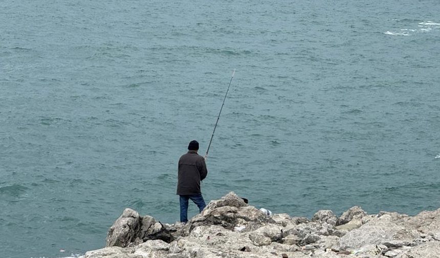 Amatör balıkçılar olta ile balık keyfi yaşadı