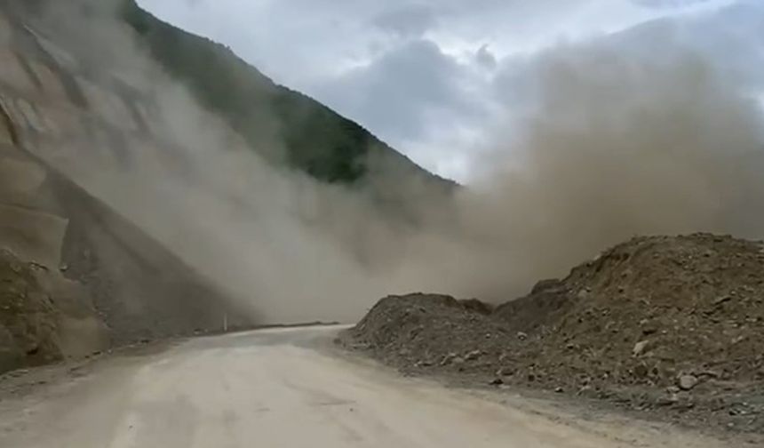 Heyelan nedeniyle karayolu kapandı!