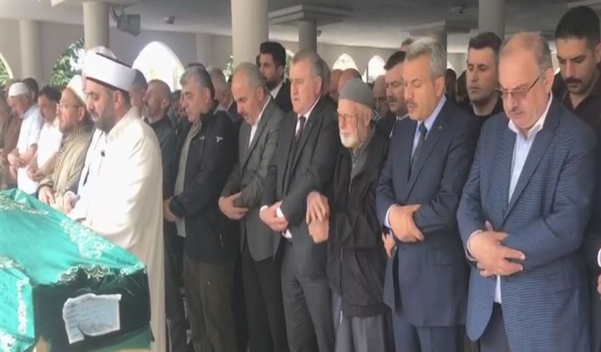 Bakan Osman Aşkın Bak'ın amcası son yolculuğuna uğurlandı