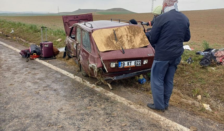 Takla atan otomobildeki 6 kişi yaralandı