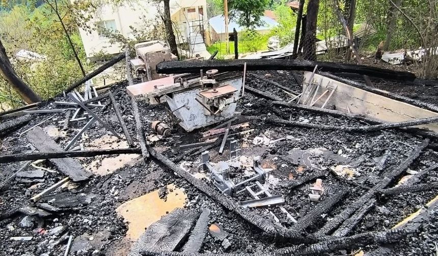Tek katlı marangoz atölyesi yandı