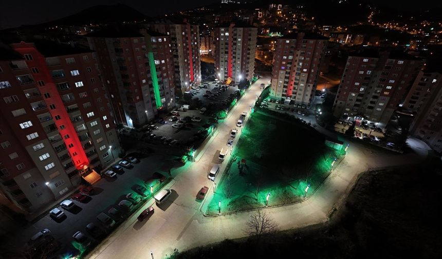 Cadde ve sokaklar aydınlık hale geliyor