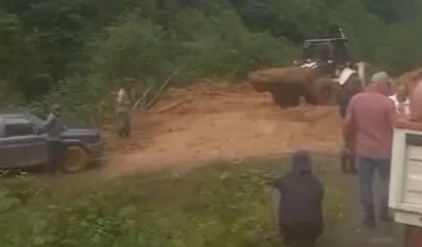 Heyelandan kapanan köy yolu ulaşıma açıldı
