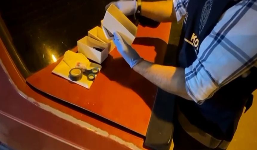 Sınava kopya düzeneğiyle giren şüpheli ile yardımcısı yakalandı