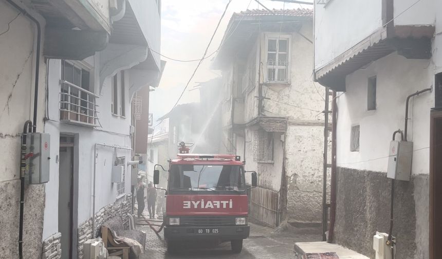 Korkutan çatı yangını