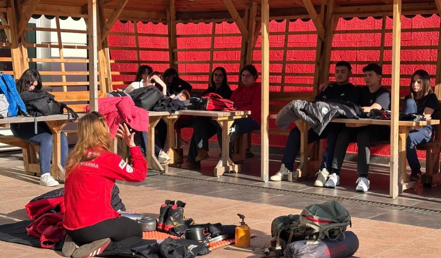 Lise öğrencilerine 'afet bilinçlendirme' eğitimi