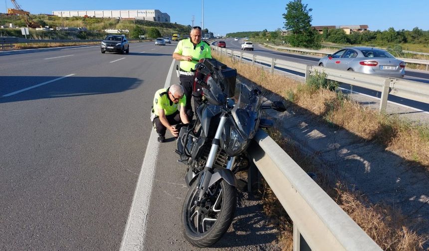 Motosikletiyle refüje çarpıp öldü!