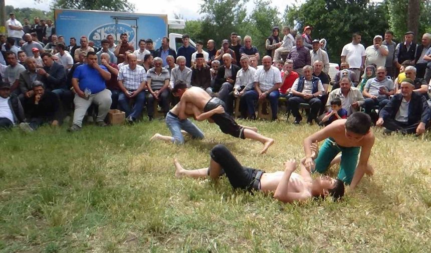 200 yıllık geleneğe yoğun ilgi: Kazanlar kaynadı, pehlivanlar kıran kırana güreşti