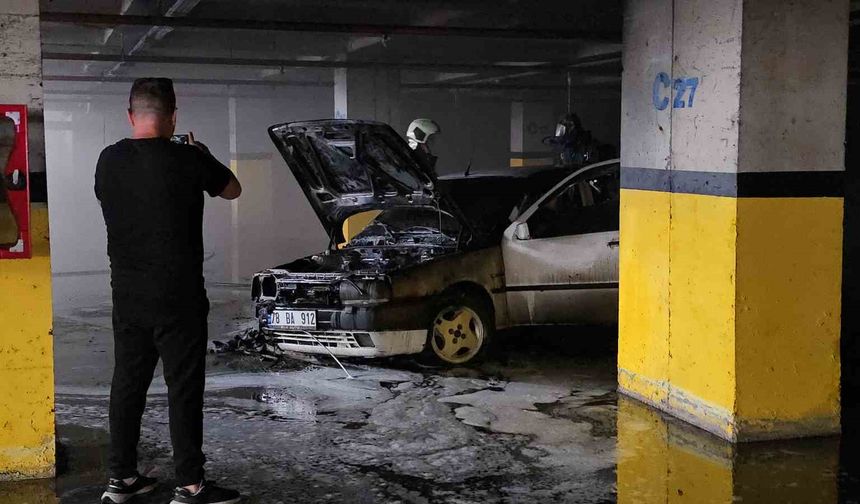 Hastane yanındaki kapalı otoparkta araç yandı