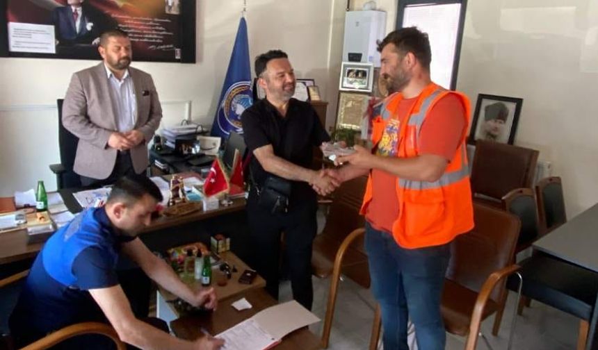Temizlik personelinden örnek davranış