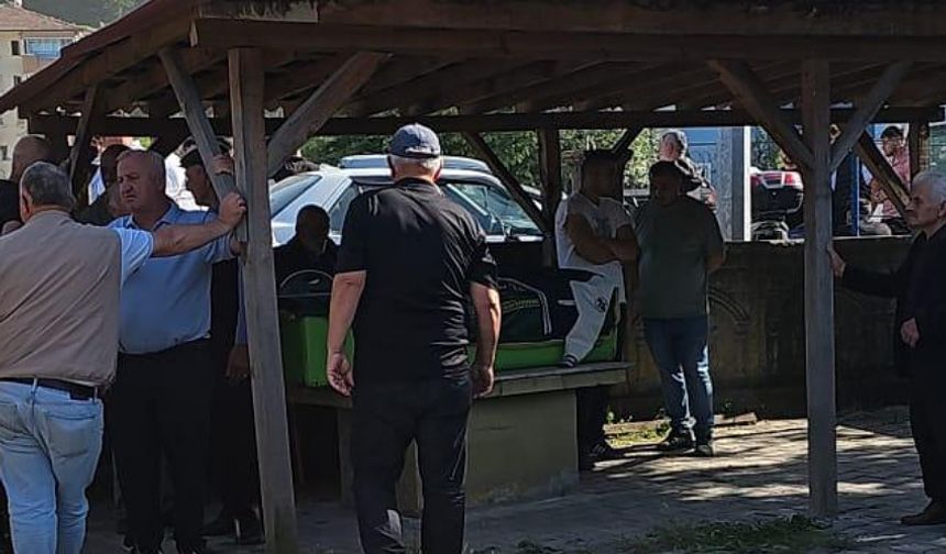 Trafik kazasında ölen Bedirhan Kınay, gözyaşları ile son yolculuğuna uğurlandı