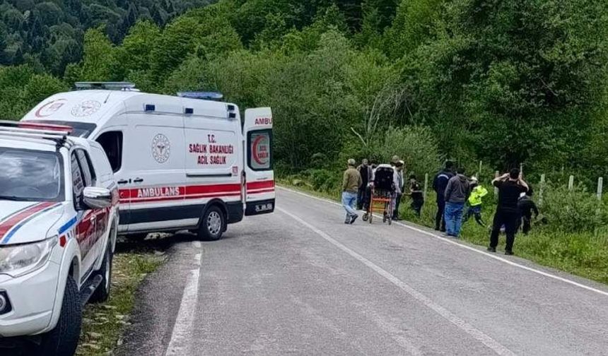 Motosiklet dereye uçtu: Sürücü hastaneye kaldırıldı