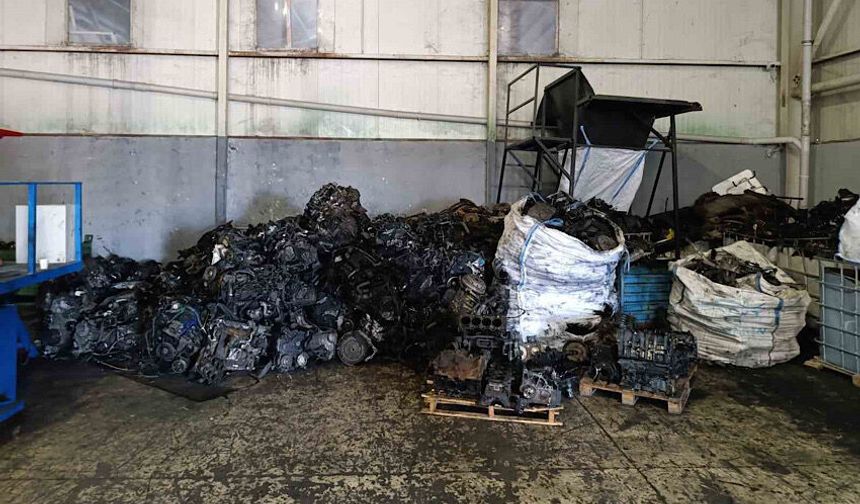 Kaçak araba parçaları gizlenen depoya operasyon: 100 milyon lira değerinde parça ele geçirildi