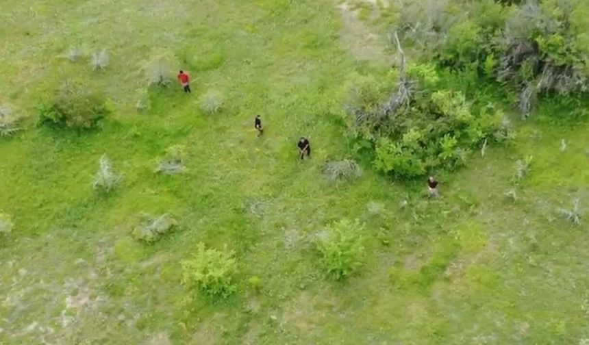 Muhtar, kaçak kazı şüphelilerini dronla görüntüledi