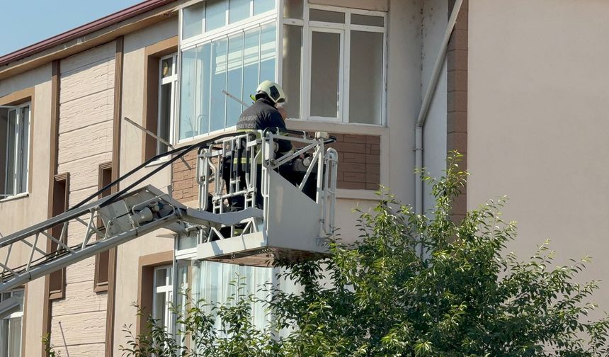 25 yaşındaki genç evinin balkonunda asılı halde bulundu