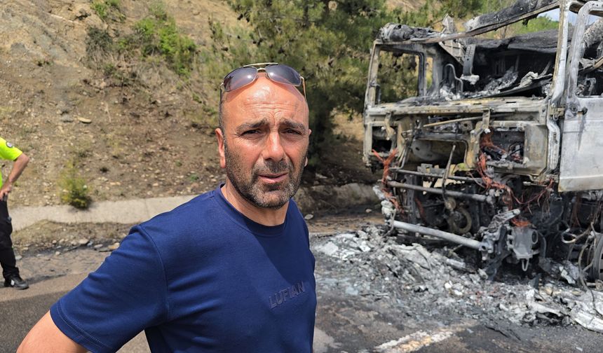 Cam madeni yüklü tır seyir halindeyken alev topuna döndü: Sürücü son anda kurtuldu