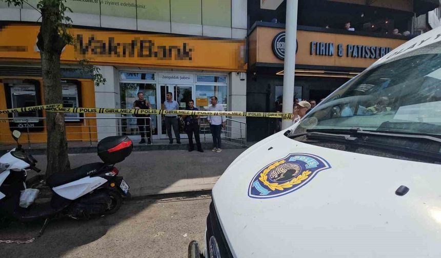 Bankada icra öfkesi: Silahla ateş açtı