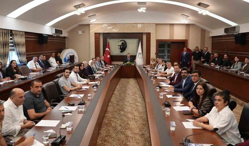Sosyalfeste emek veren akademik ve idari personel onurlandırıldı