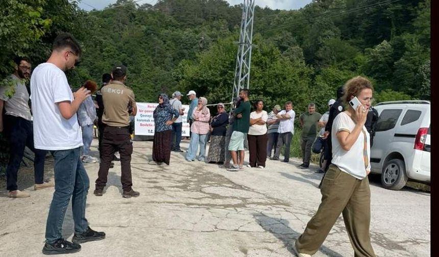 Gürültü ve tozdan bıkan mahalleli yolu kapattı