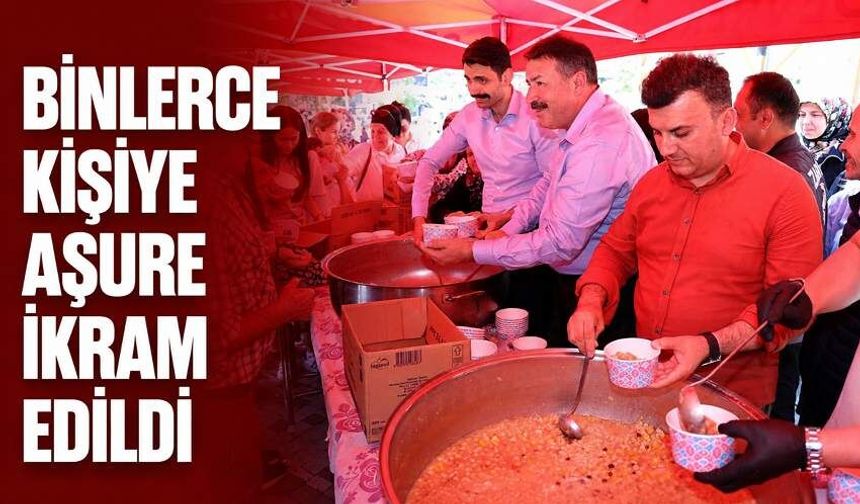 Binlerce kişiye aşure ikram edildi