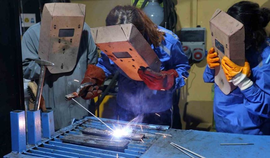 'Halk Üniversitesi' 1 milyon 173 bin kursiyere ulaştı