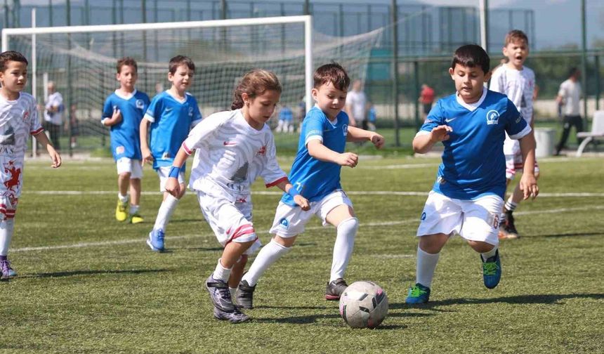 Mini Minikler Futbol Turnuvası heyecanı başladı