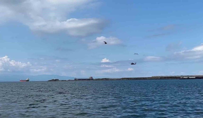 Savaş helikopterlerinin eğitim uçuşu heyecan yaşattı