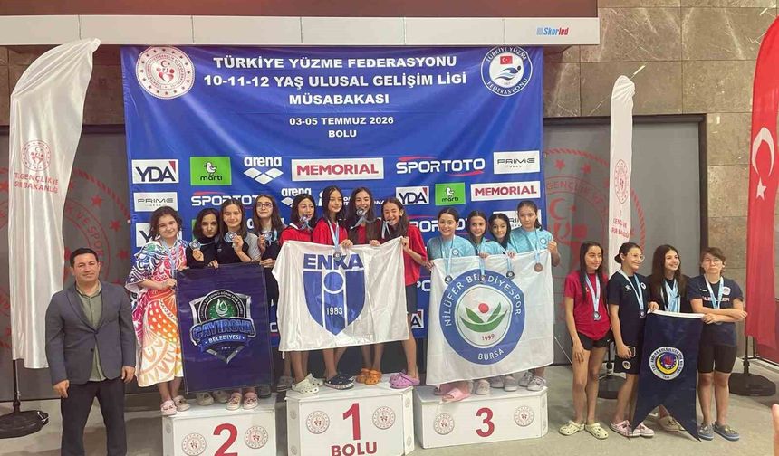 Yüzücülerden 25 madalyalık başarı