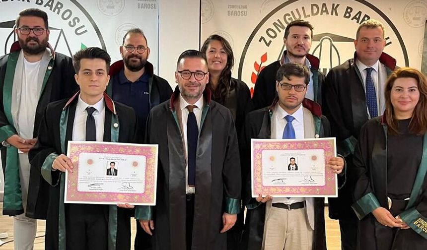 Yeni avukatlar cübbe giydi, ruhsatlarını aldı