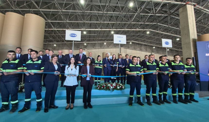 Modern Karton Fabrikası'nın açılışı Bakan Mehmet Fatih Kacır'ın katılımıyla gerçekleşti