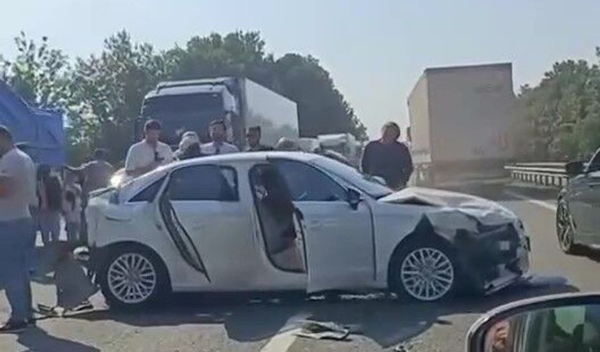 İki ayrı noktada 8 araç zincirleme kazaya karıştı