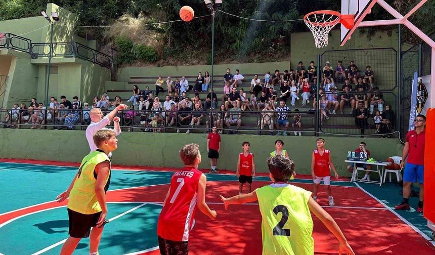 Sahilde basketbol heyecanı