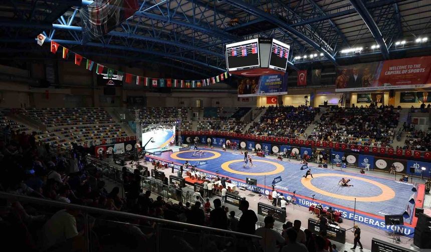 Uluslararası güreş turnuvası genç sporculara ilham oluyor