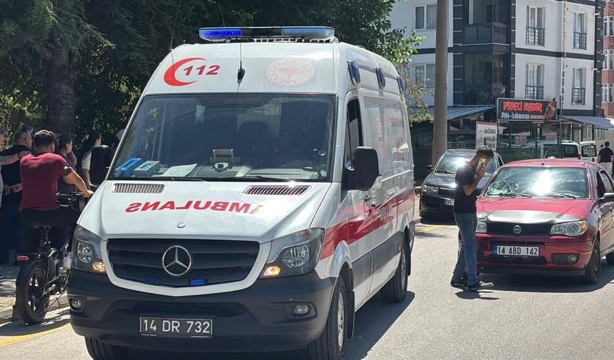 Yaya geçidinde otomobil yaşlı adama çarptı: 1 yaralı