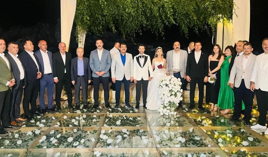 AK Parti heyeti, Akardaş ve Karacaören ailelerinin mutluluğuna ortak oldu