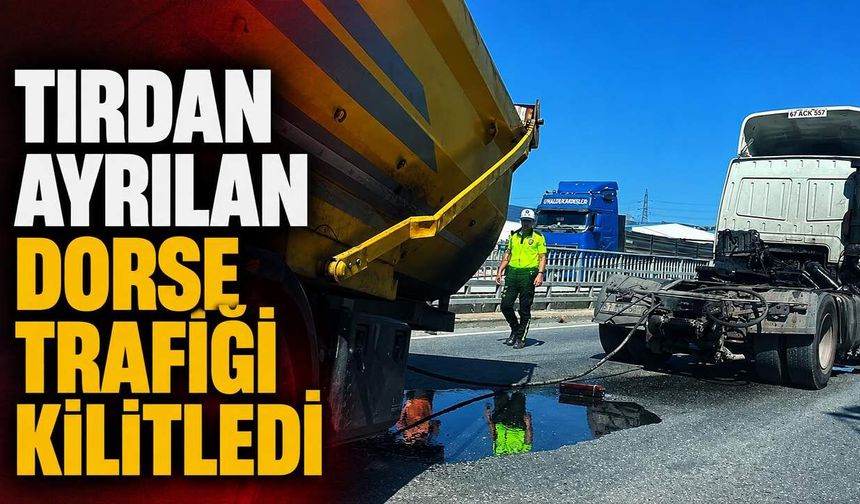 Tırdan ayrılan dorse trafiği kilitledi
